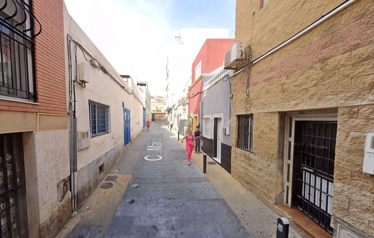 Se vende Casa OKUPADA en Calle Mariposa 14 Almería, (Almería - foto 2