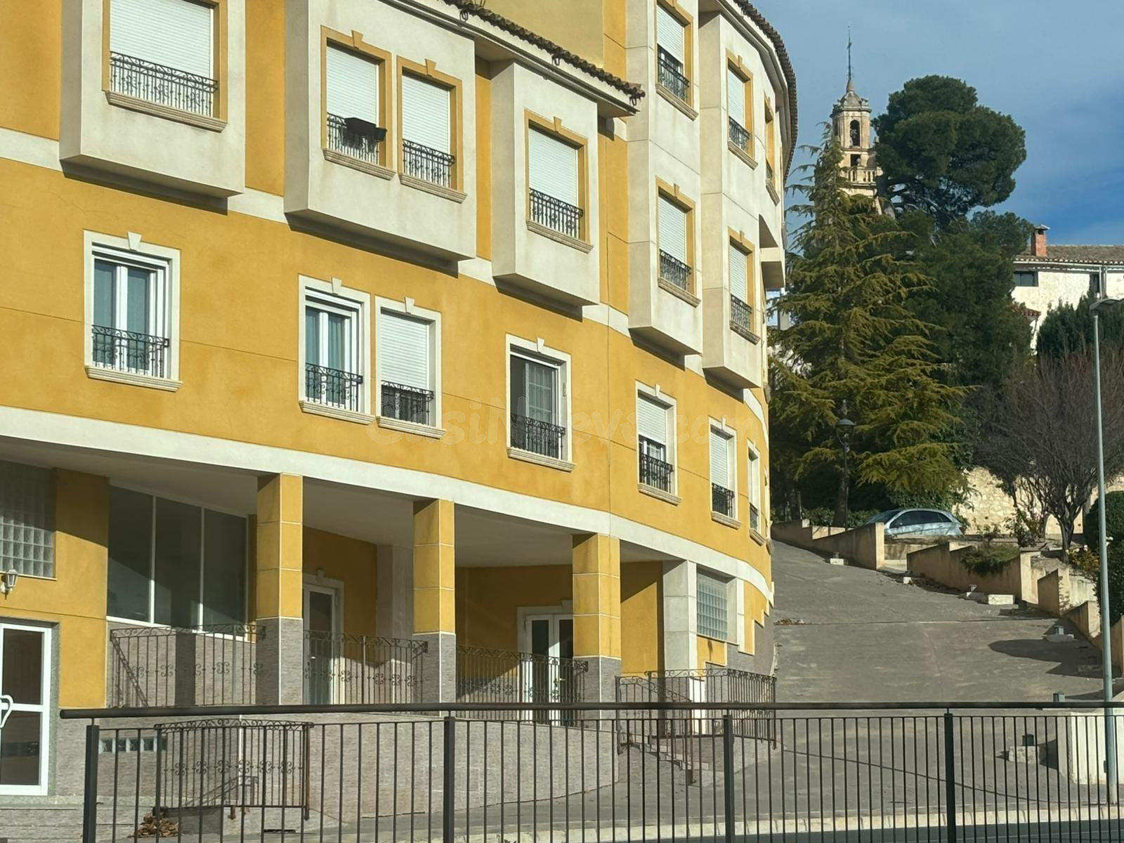 Local Comercial Amplio en Biar - Oportunidad Única