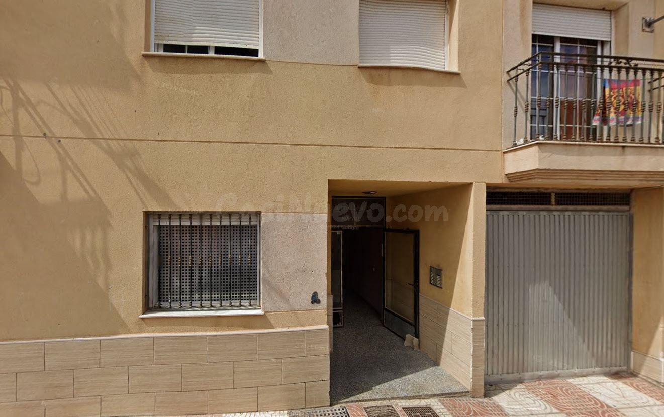 Se vende piso OKUPA en Roquetas de Mar (Almería). - foto 3