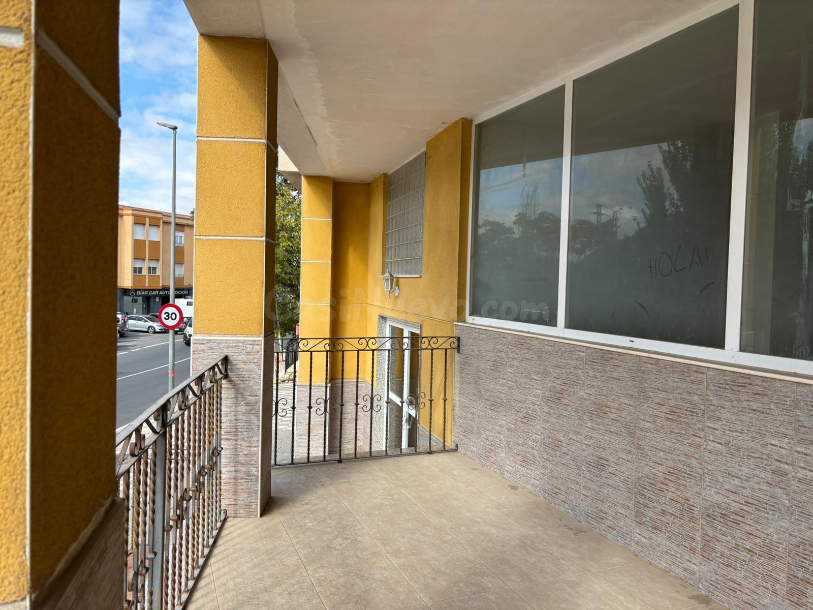 Local Comercial Amplio en Biar - Oportunidad Única - foto 3