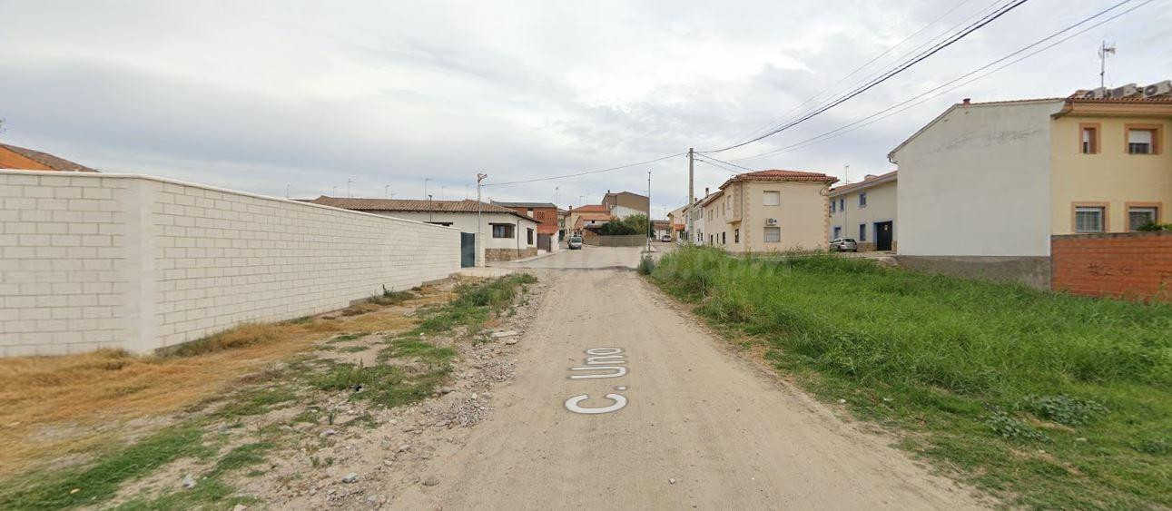 Se vende casa independiente OKUPA en Talayuela (Cáceres). - foto 2