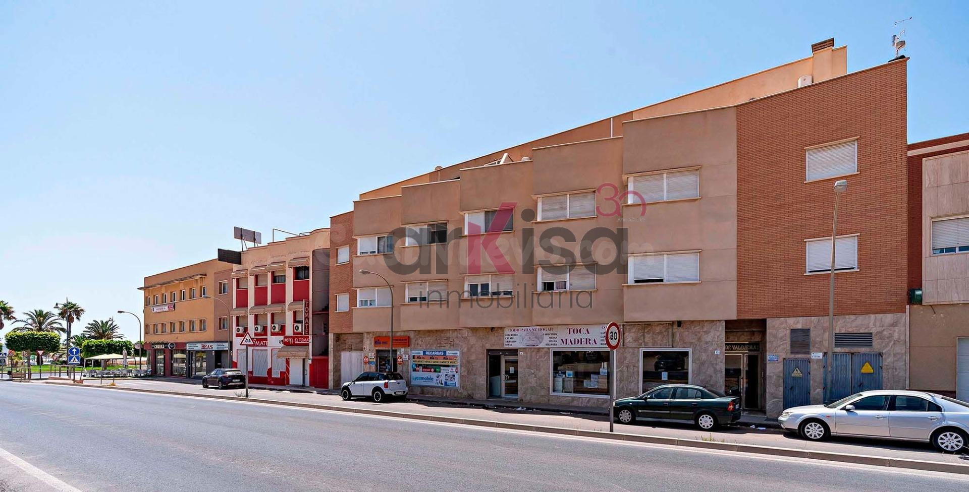Amplia vivienda exterior de 3 dormitorios con opción de gara