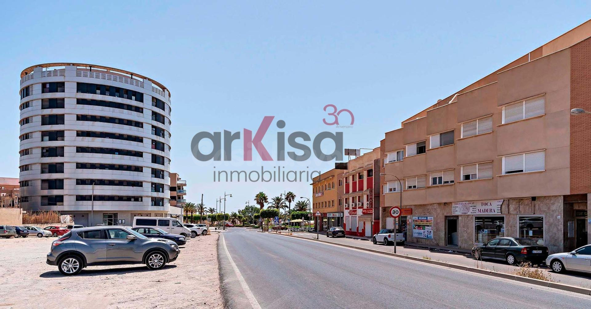 Amplia vivienda exterior de 3 dormitorios con opción de gara - foto 2