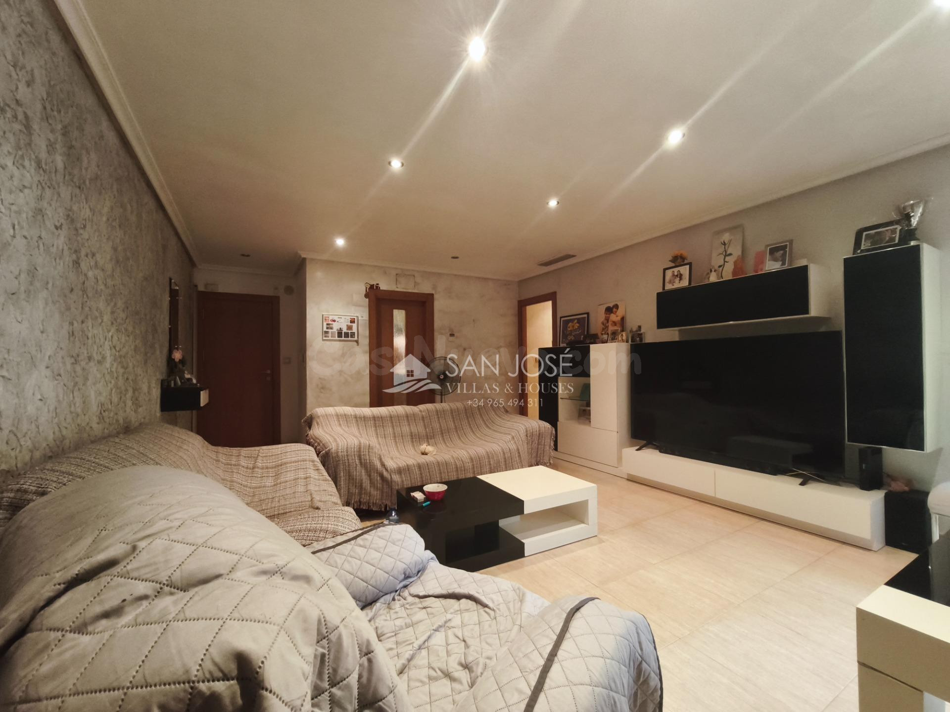 SE VENDE MAGNIFICO PISO CON ASCENSOR Y GARAJE EN ASPE