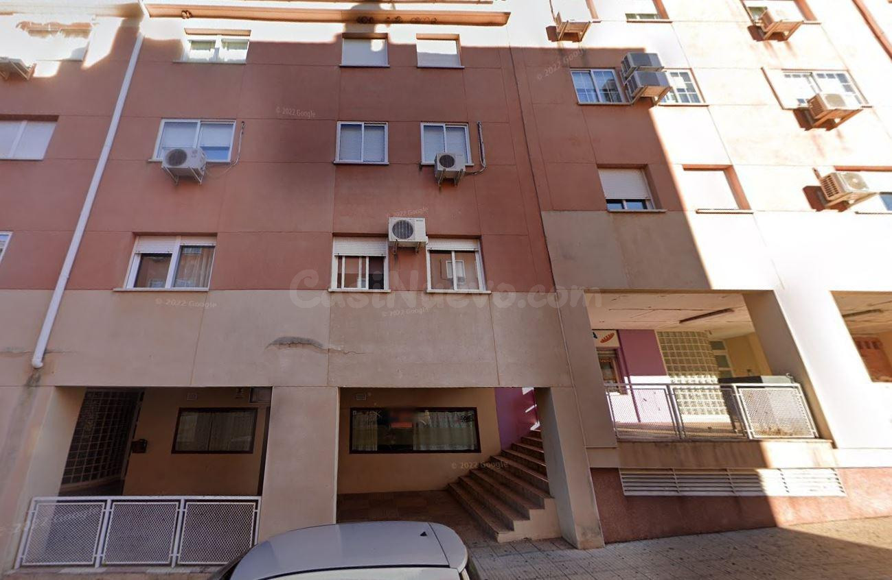 Se vende piso OKUPA en Cáceres (Cáceres). - foto 2