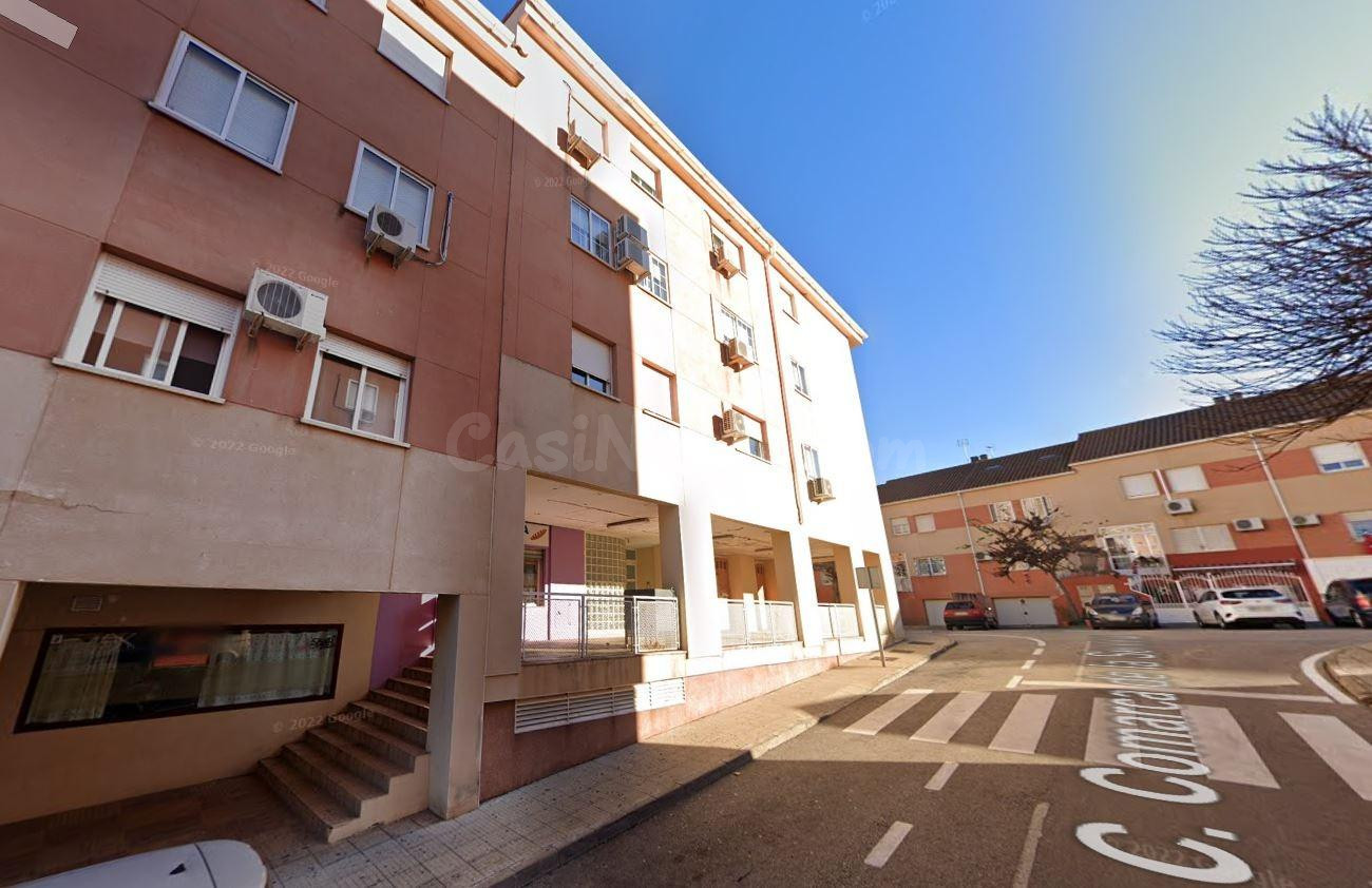 Se vende piso OKUPA en Cáceres (Cáceres). - foto 3