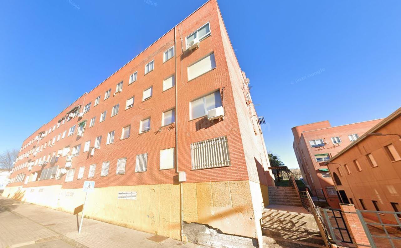 Se vende piso OKUPA en Cáceres (Cáceres).