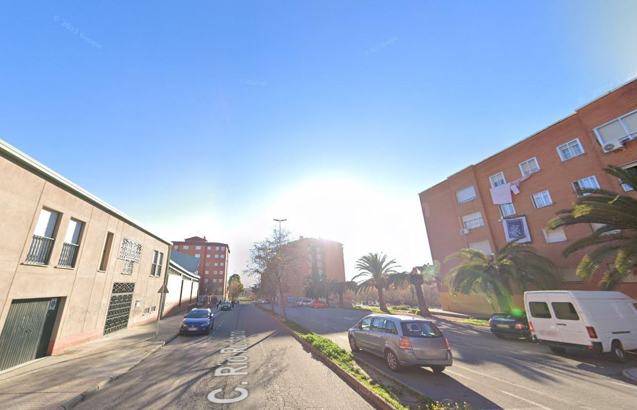 Se vende piso OKUPA en Cáceres (Cáceres). - foto 2