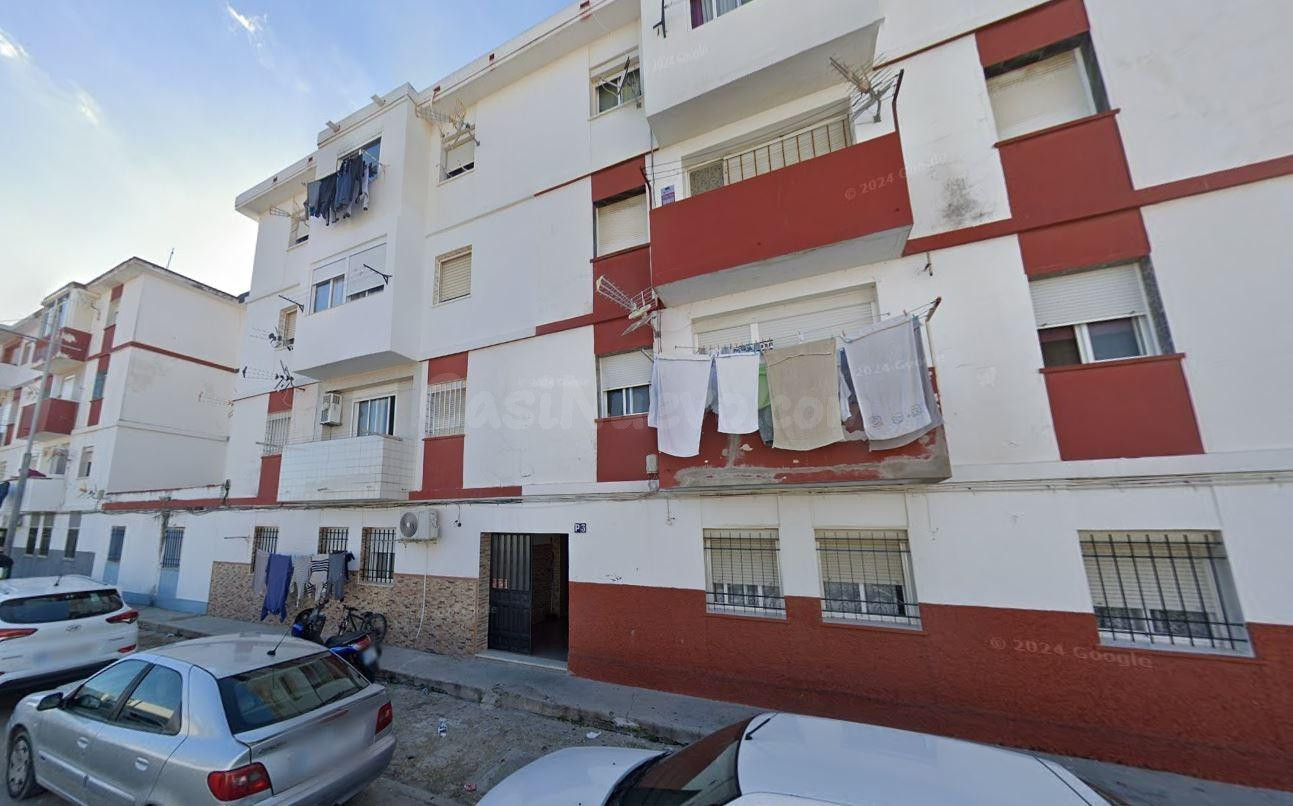Se vende piso OKUPA en Calle Rey Los Niños 4 de Barbate (Cád