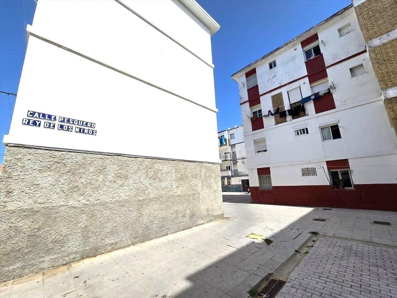 Se vende piso OKUPA en Calle Rey Los Niños 4 de Barbate (Cád - foto 3