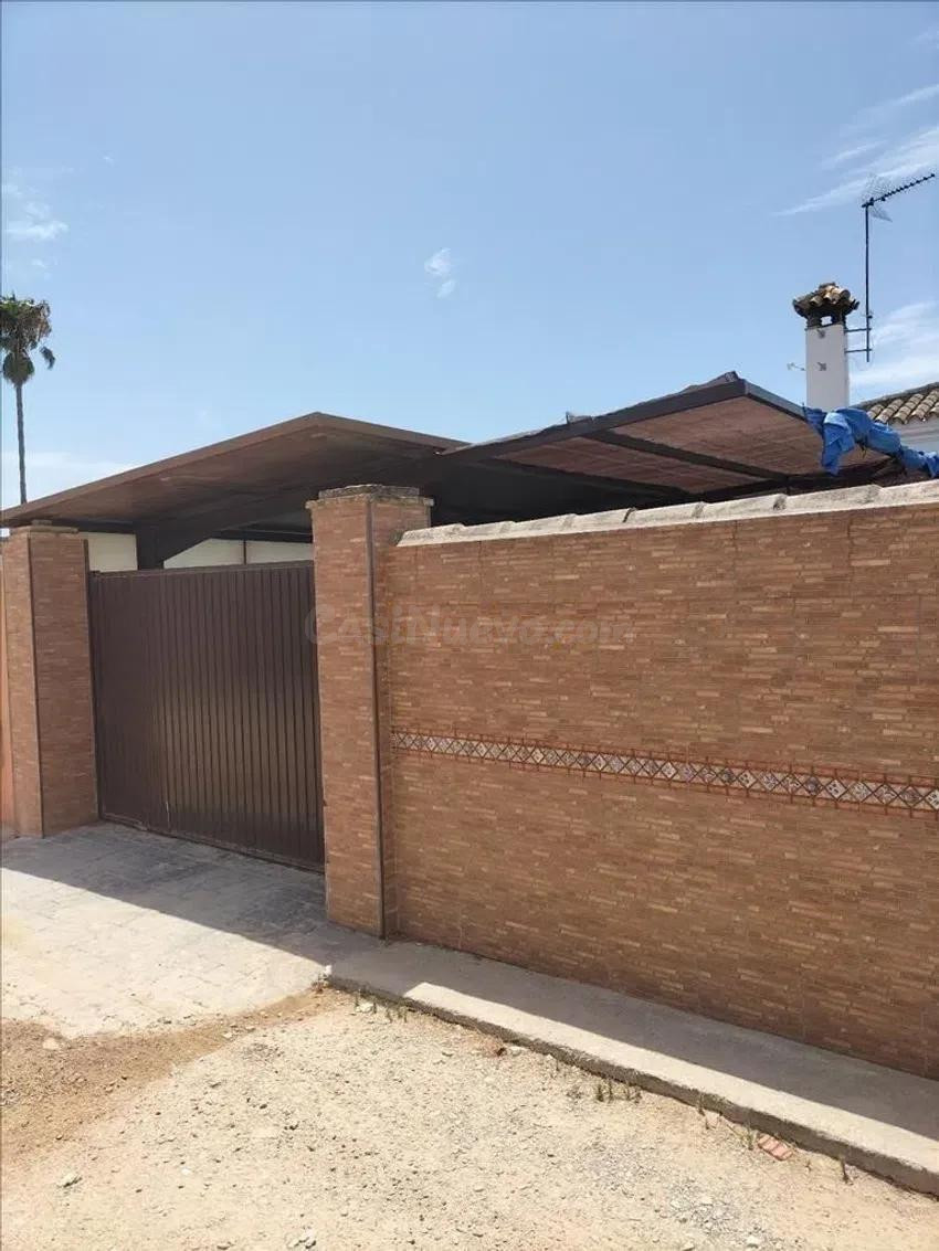Se vende piso OKUPA en Chiclana de la Frontera (Cádiz).