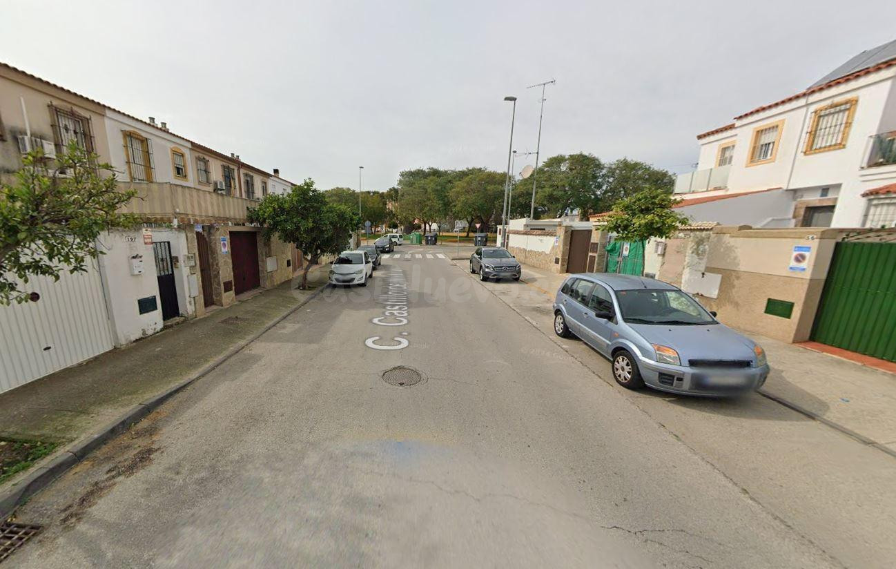 Se vende casa adosada OKUPA en Torre Del Tajo Jerez de la Fr - foto 2