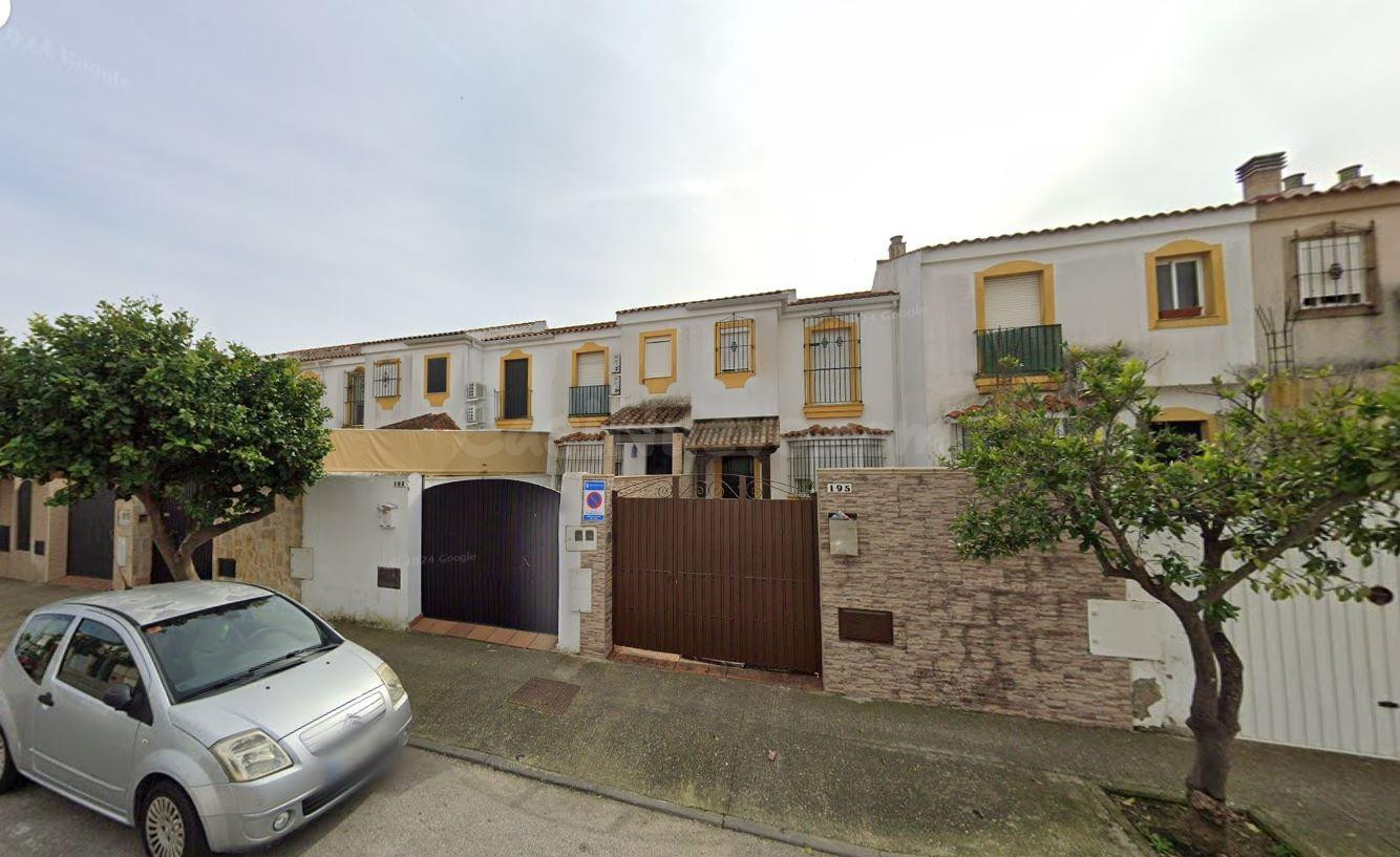 Se vende casa adosada OKUPA en Torre Del Tajo Jerez de la Fr - foto 3