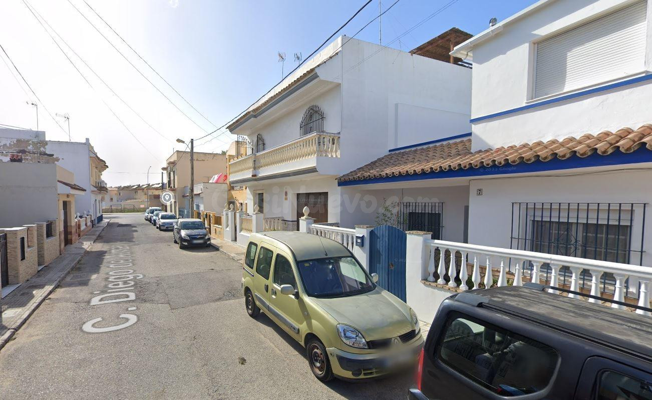 Se vende casa adosada OKUPADA en Diego De Almagro Chipiona ( - foto 3