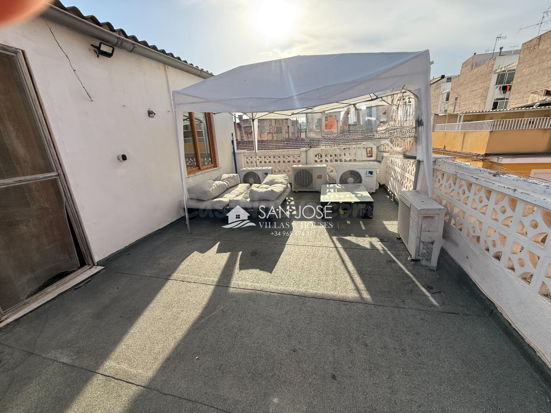SE VENDE EN ASPE CASA ESQUINA CON AMPLIA TERRAZA
