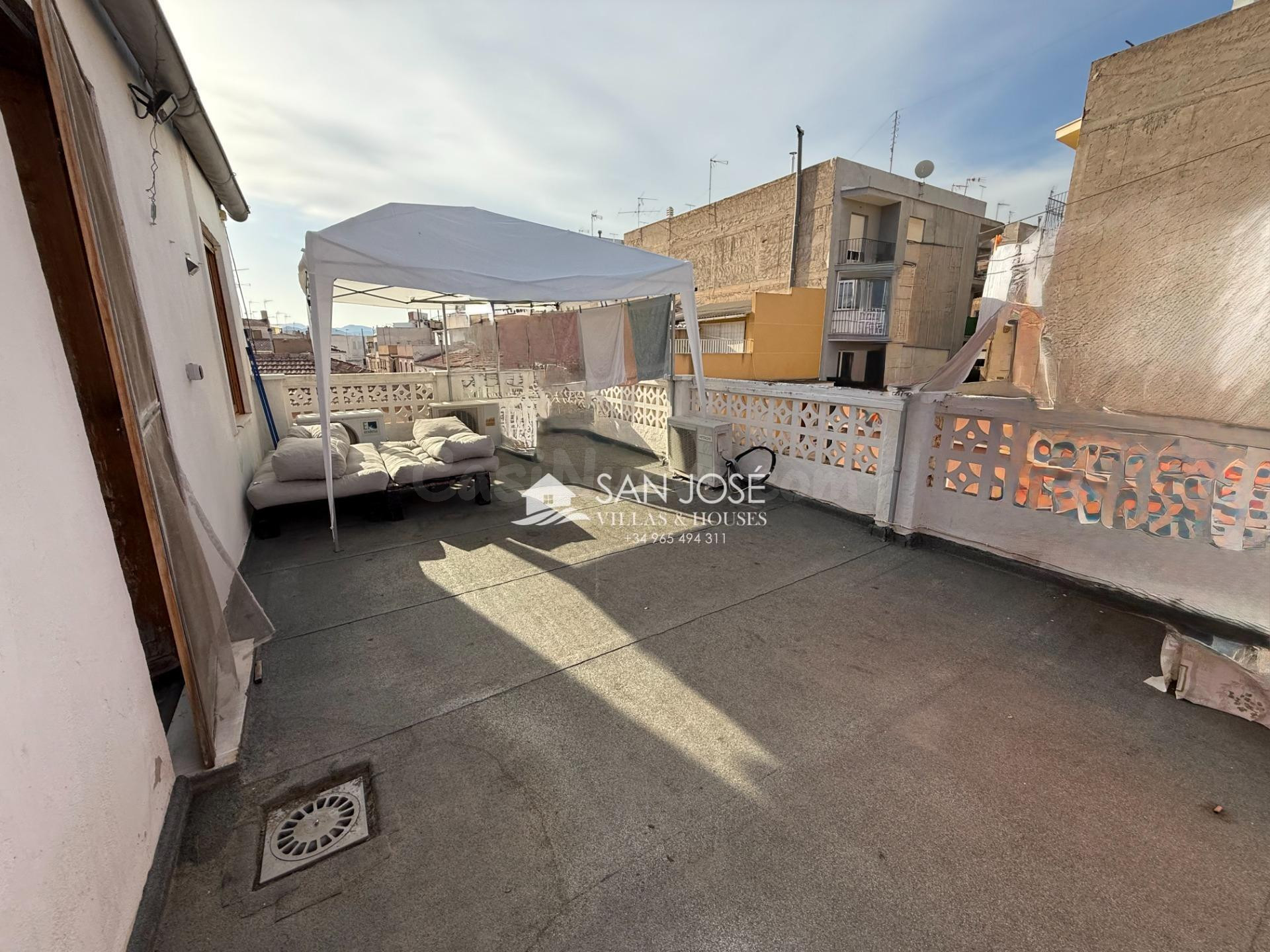 SE VENDE EN ASPE CASA ESQUINA CON AMPLIA TERRAZA - foto 3
