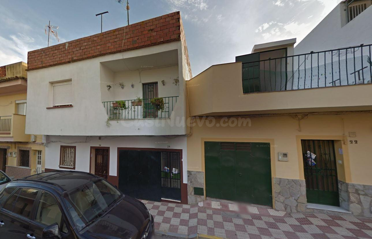 Se vende piso OKUPA en Los Barrios (Cádiz).