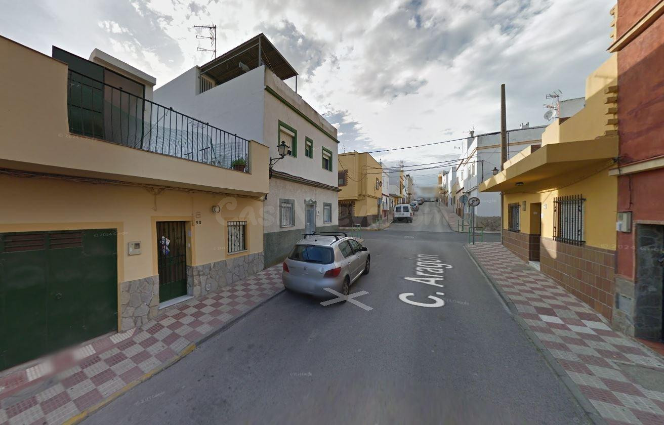 Se vende piso OKUPA en Los Barrios (Cádiz). - foto 2