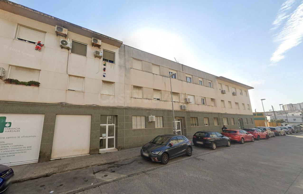 Se vende piso OKUPA en Algeciras (Cádiz).
