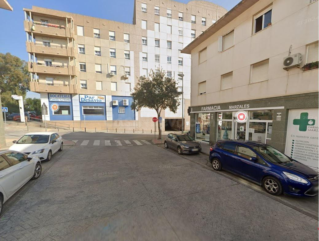 Se vende piso OKUPA en Algeciras (Cádiz). - foto 3