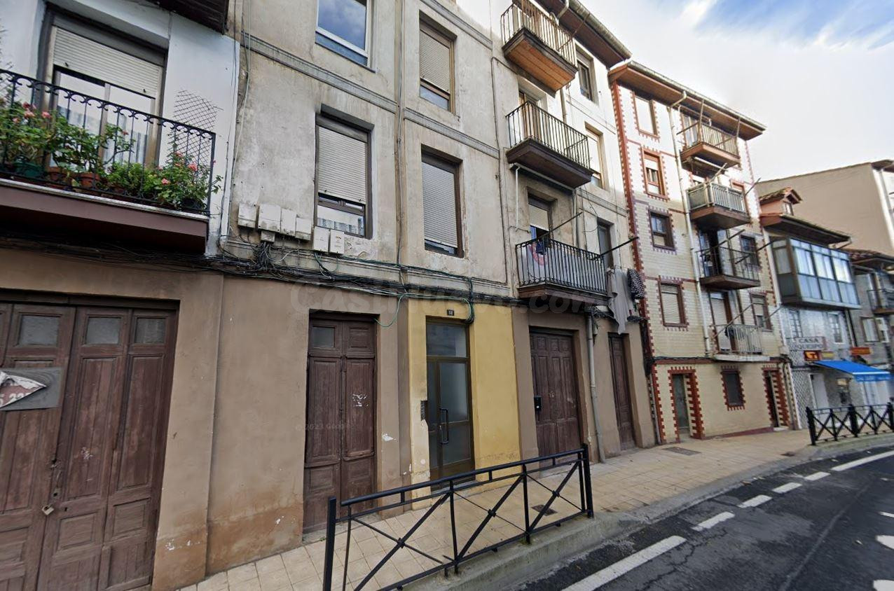 Se vende piso OKUPA en Santander (Cantabria).