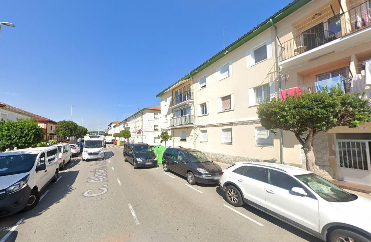 Se vende piso OKUPA en Santoña (Cantabria). - foto 2