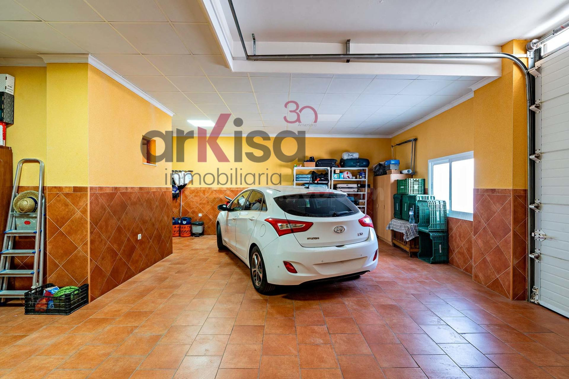 Garaje-local privado de 60 m2, ¡gran oportunidad en Ejido No