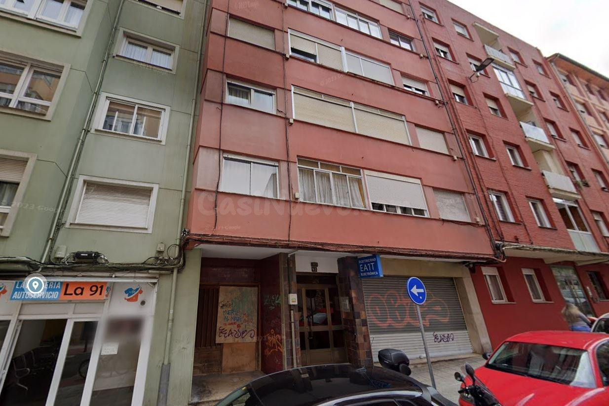 Se vende piso OKUPA en Santander (Cantabria).