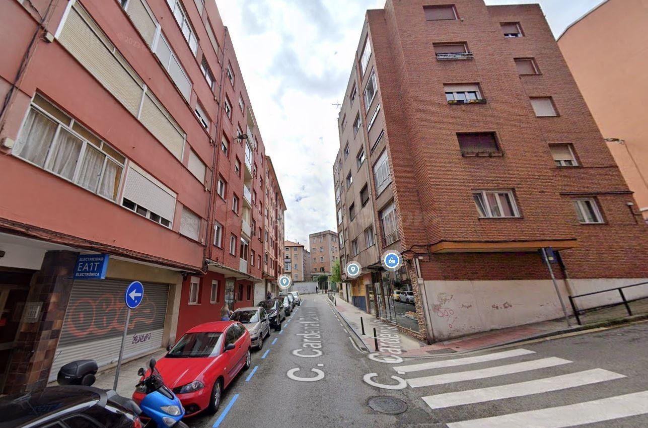 Se vende piso OKUPA en Santander (Cantabria). - foto 2