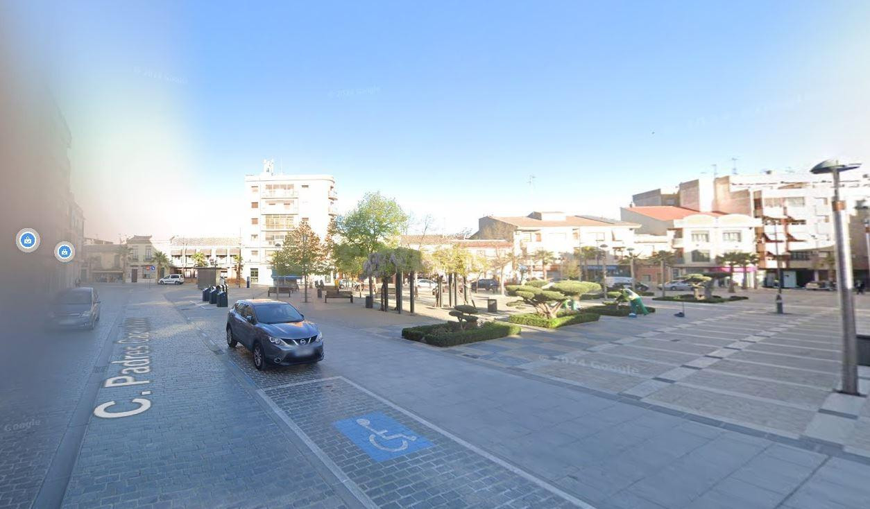 Se vende piso OKUPA en Manzanares (Ciudad Real). - foto 2