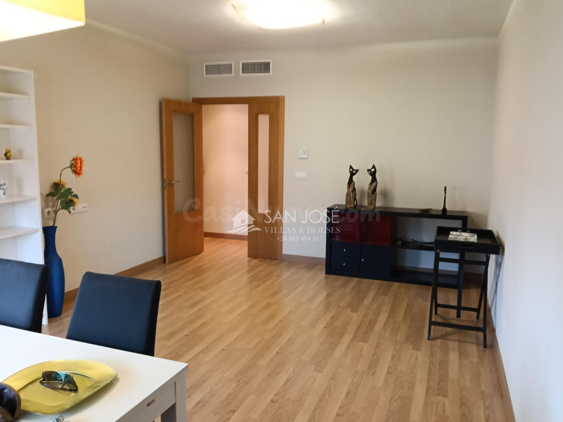 SE VENDE PISO EN BUEN ESTADO CON GRAN BALCÓN EN ASPE - foto 2