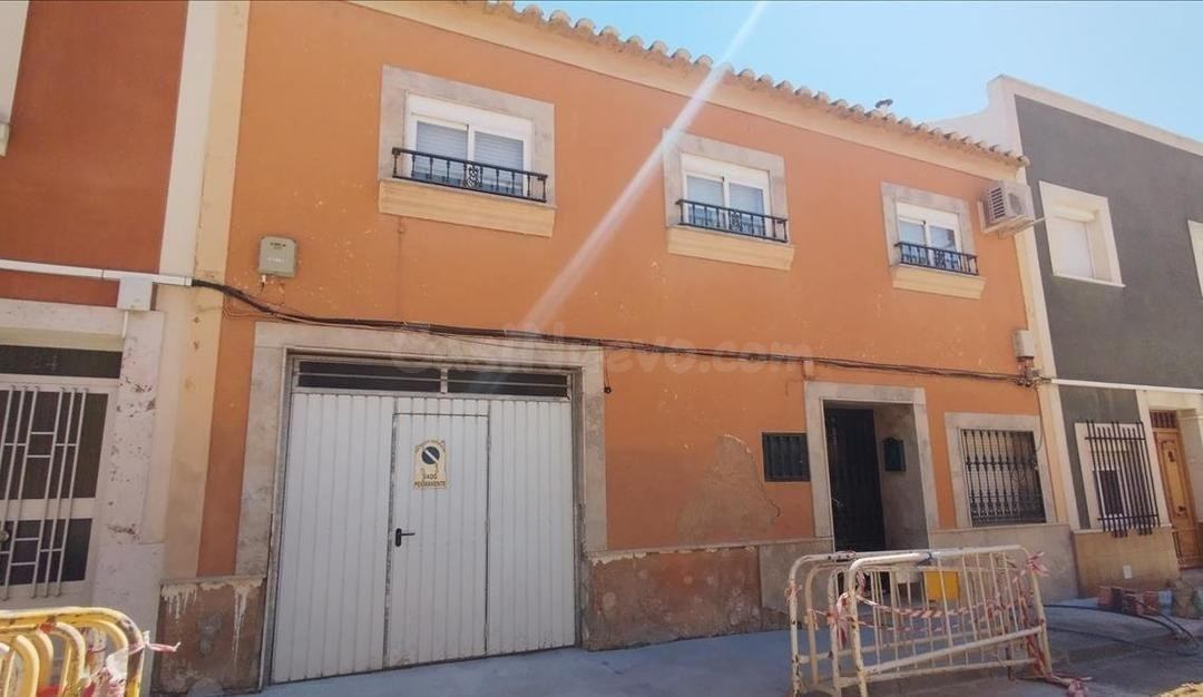 Se vende piso OKUPADO en Calle Triana Nº 22 Valdepeñas (Ciud