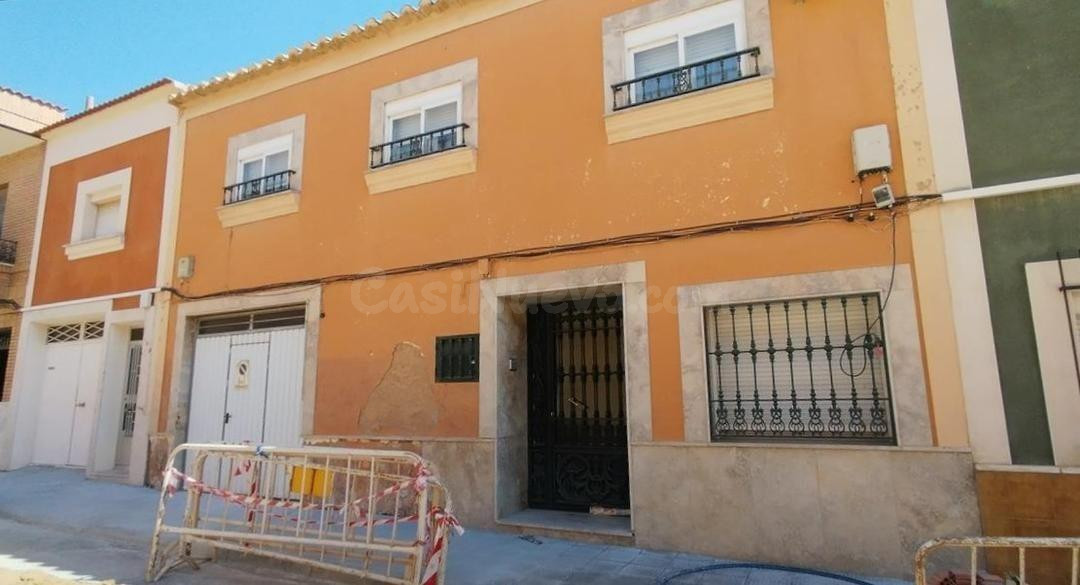 Se vende piso OKUPADO en Calle Triana Nº 22 Valdepeñas (Ciud - foto 2