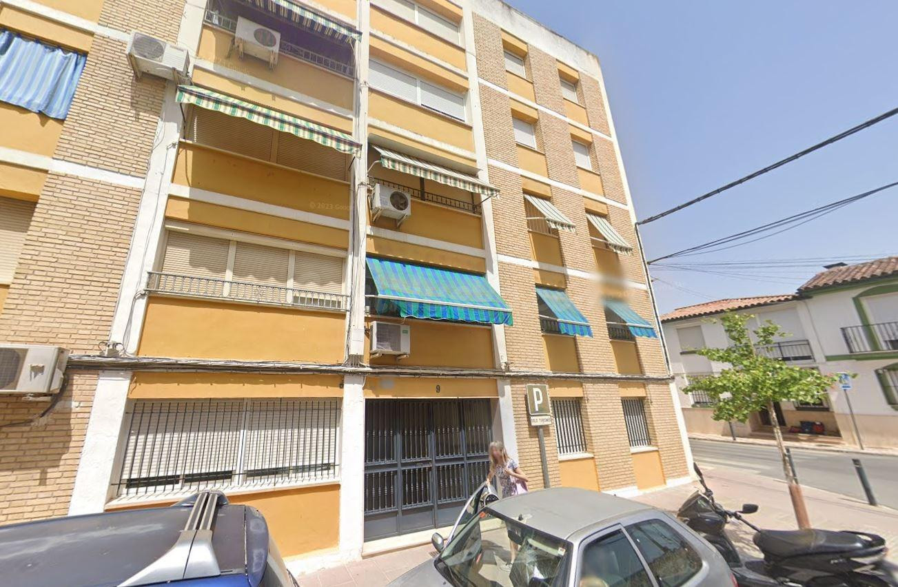 Se vende piso OKUPA en Calle Romero Merchán 9 de Cabra (Córd