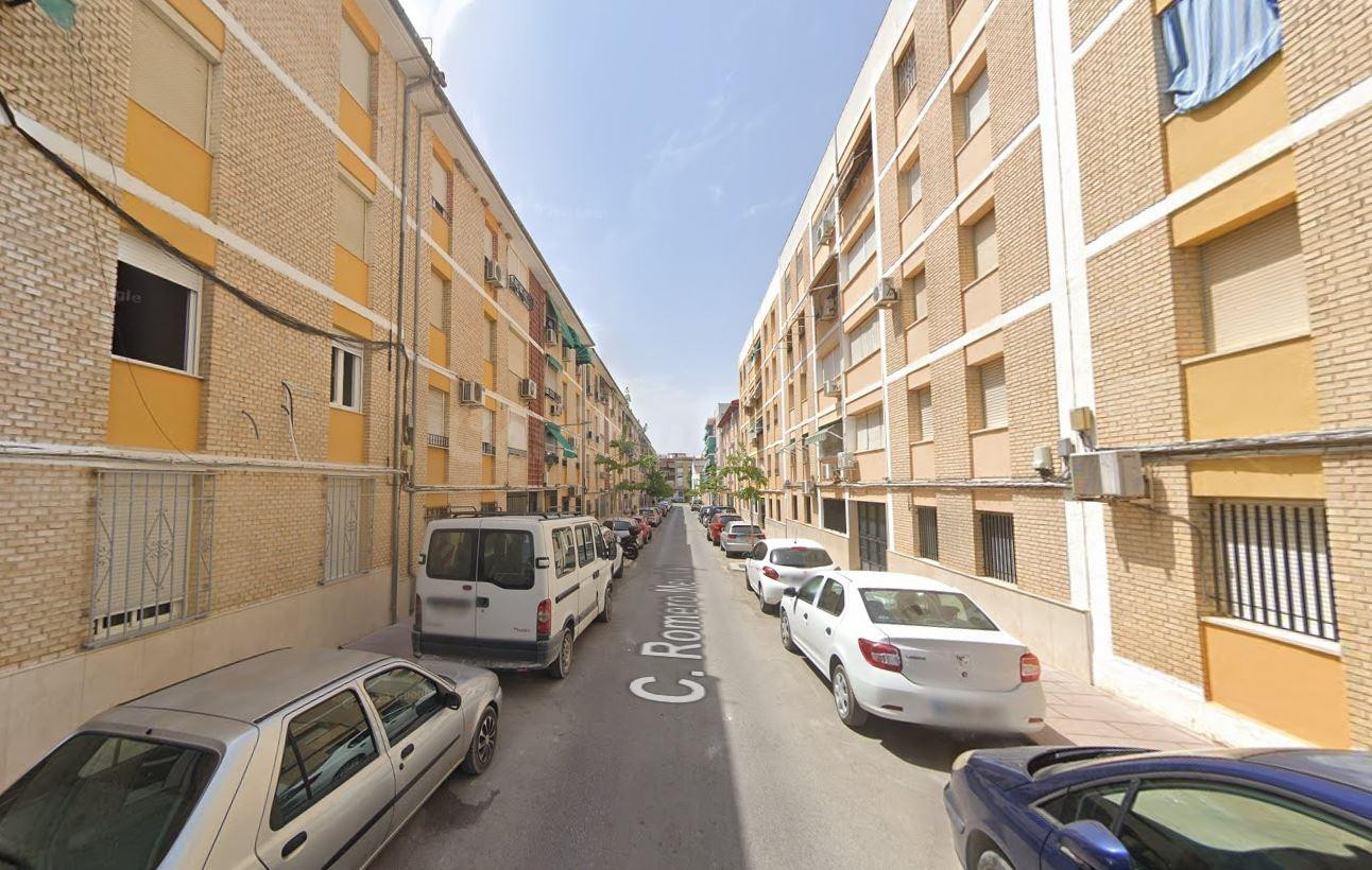 Se vende piso OKUPA en Calle Romero Merchán 9 de Cabra (Córd - foto 3