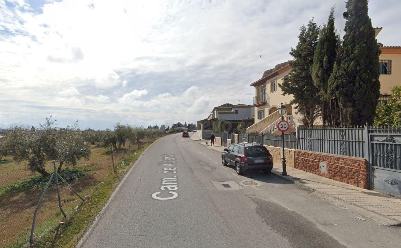 Se vende casa adosada OKUPA en Albolote (Granada).