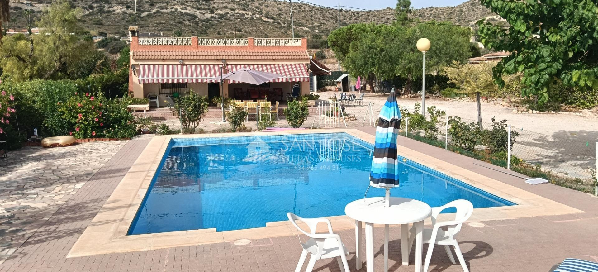 SE VENDE CHALET EN BUEN ESTADO EN ASPE ZONA ALCANA