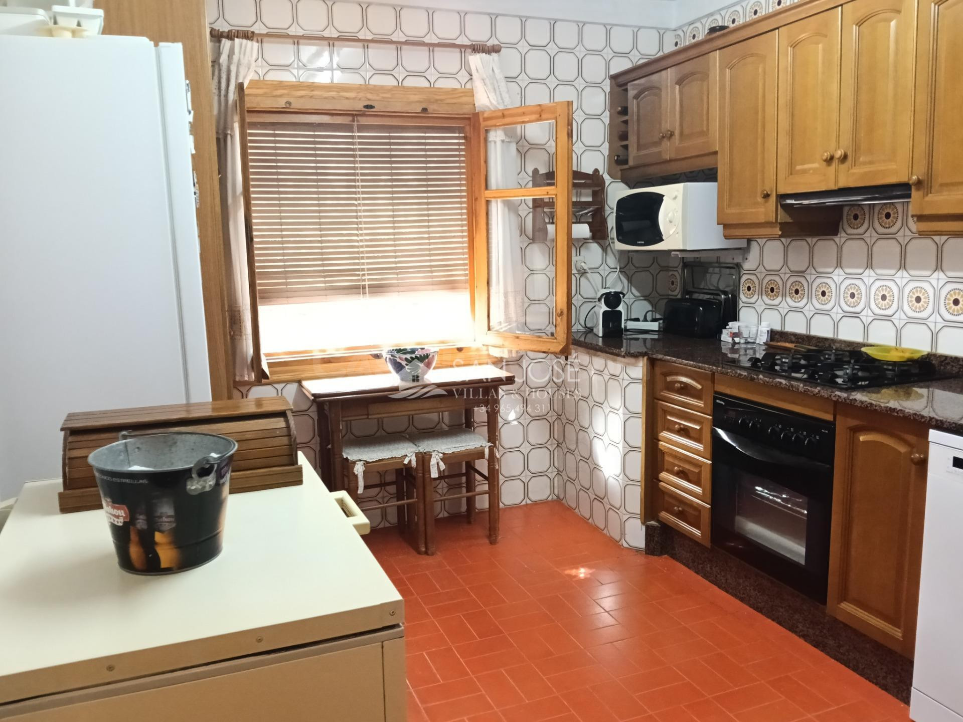 SE VENDE CHALET EN BUEN ESTADO EN ASPE ZONA ALCANA - foto 4