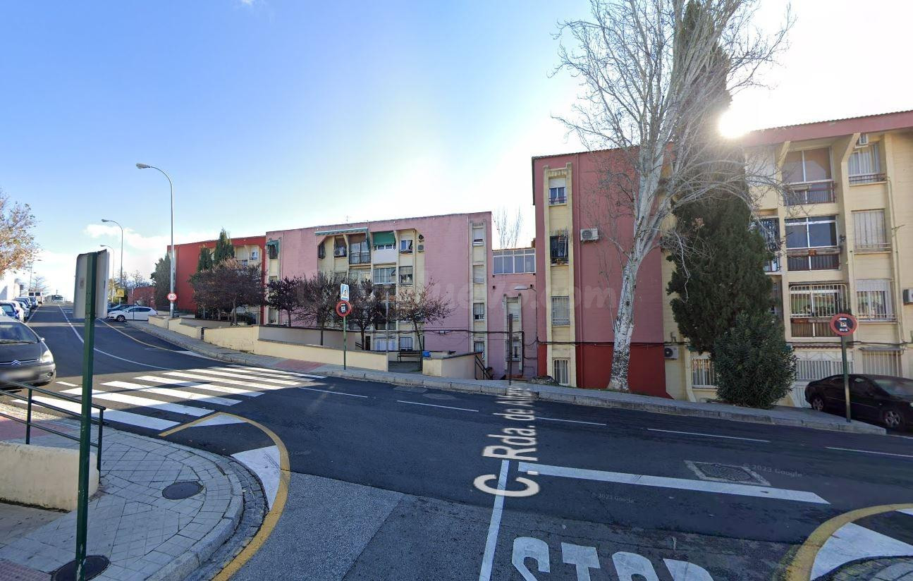 Se vende piso OKUPADO en Ronda De Alfareros Nº 13 Granada (G - foto 2