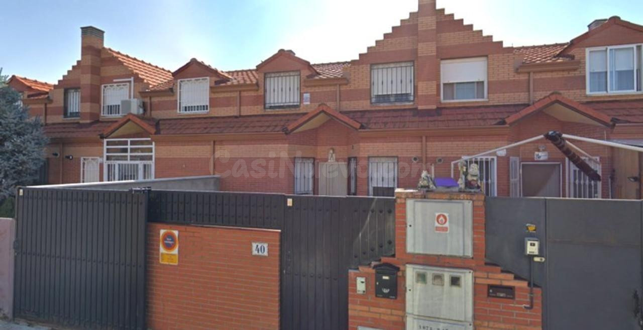 Se vende chalet OKUPA en Calle Rubén Darío 40 de Alovera (Gu - foto 2
