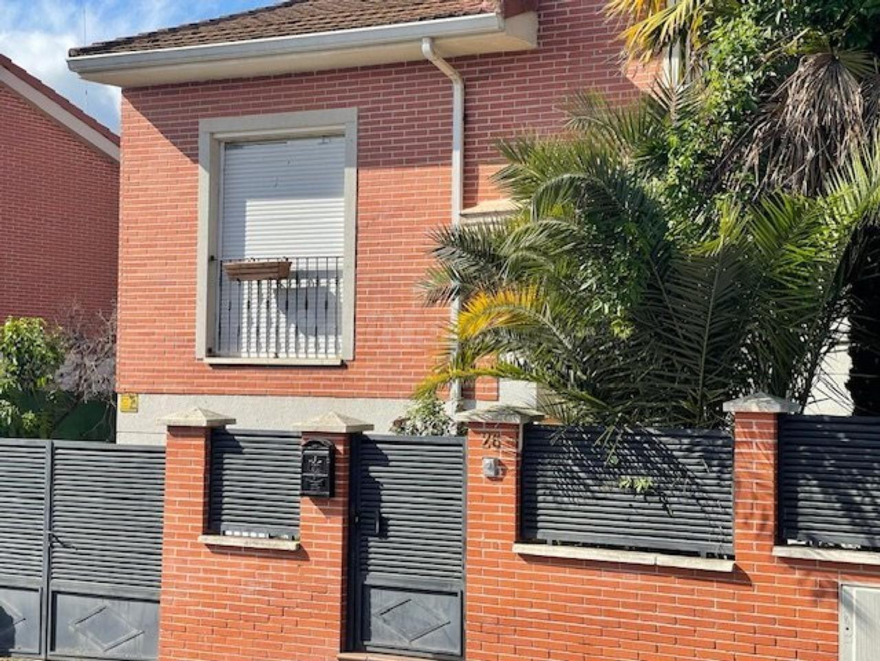 Se vende chalet OKUPA en Calle Sauce 26 de Cabanillas del Ca - foto 3