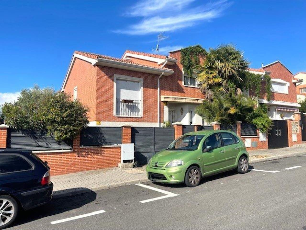 Se vende chalet OKUPA en Calle Sauce 26 de Cabanillas del Ca - foto 4
