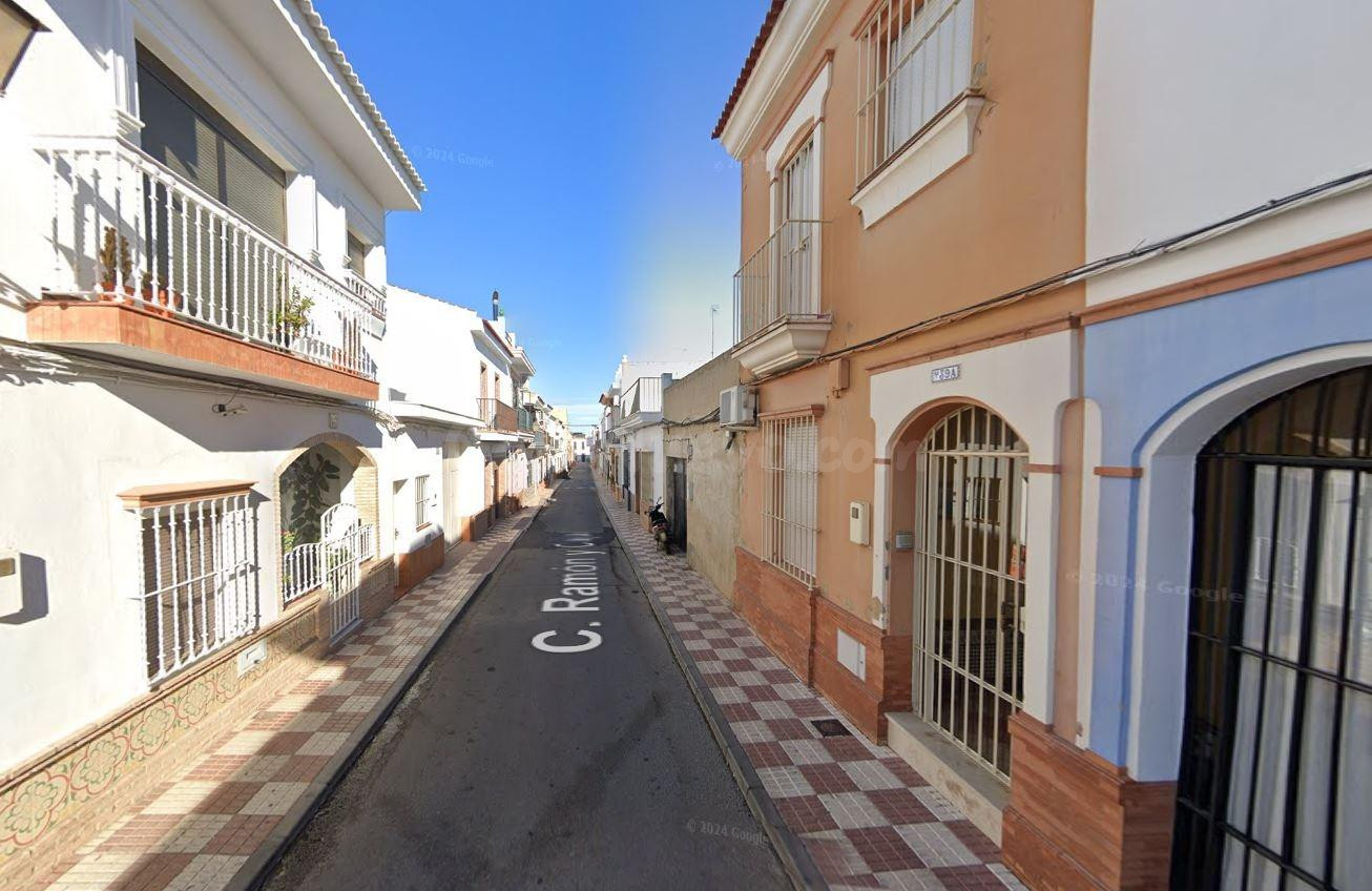 Se vende casa independiente OKUPA en Calle Ramon Y Cajal Nº  - foto 3