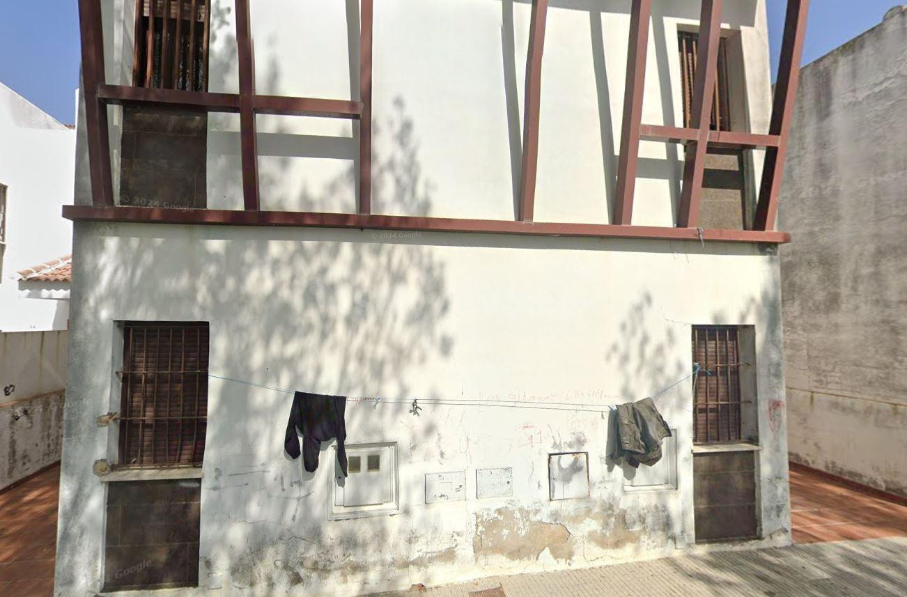 Se vende casa independiente OKUPA en Cortegana (Huelva).