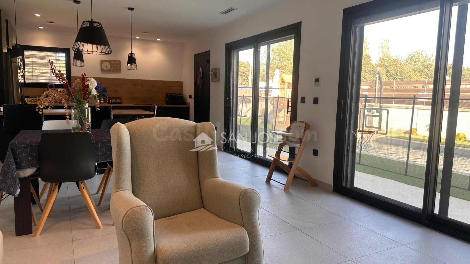 ALQUILA CHALET DE EXCELENTES ACABADOS EN URBANIZACION TRANQU - foto 4