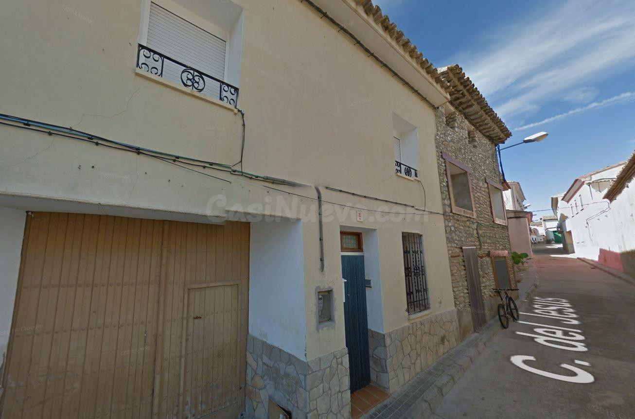 Se vende casa adosada en Jesus Lanaja (Huesca).