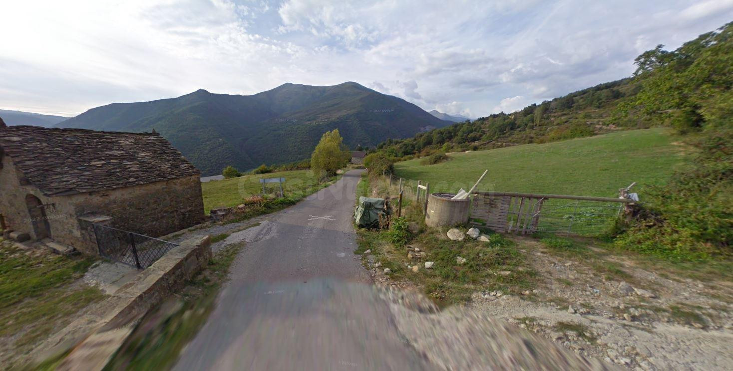 Se vende casa OKUPA en Broto (Huesca).