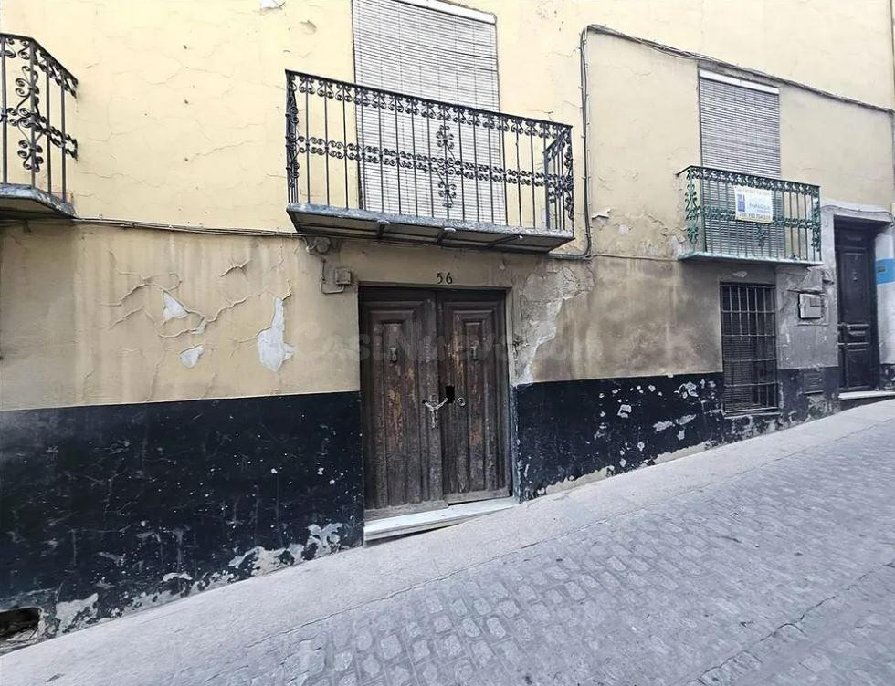 Se vende casa independiente OKUPADA en Martos (Jaén). - foto 3