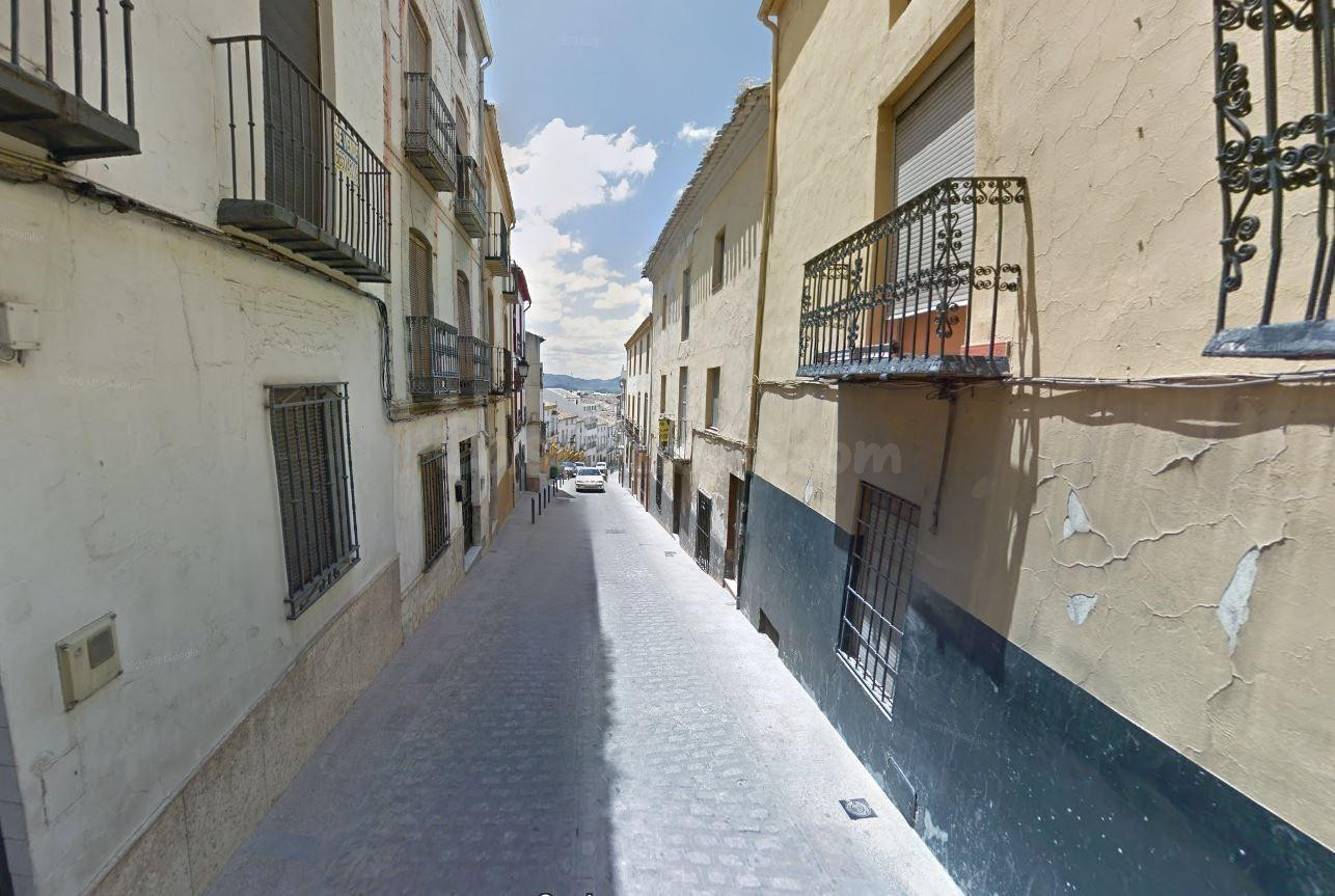 Se vende casa independiente OKUPADA en Martos (Jaén). - foto 4