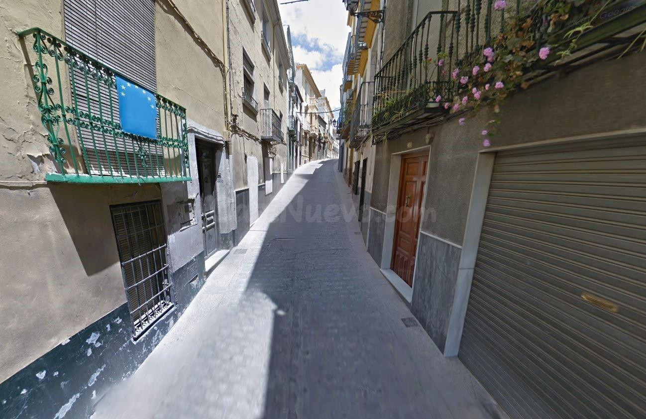 Se vende casa independiente OKUPADA en Martos (Jaén). - foto 5